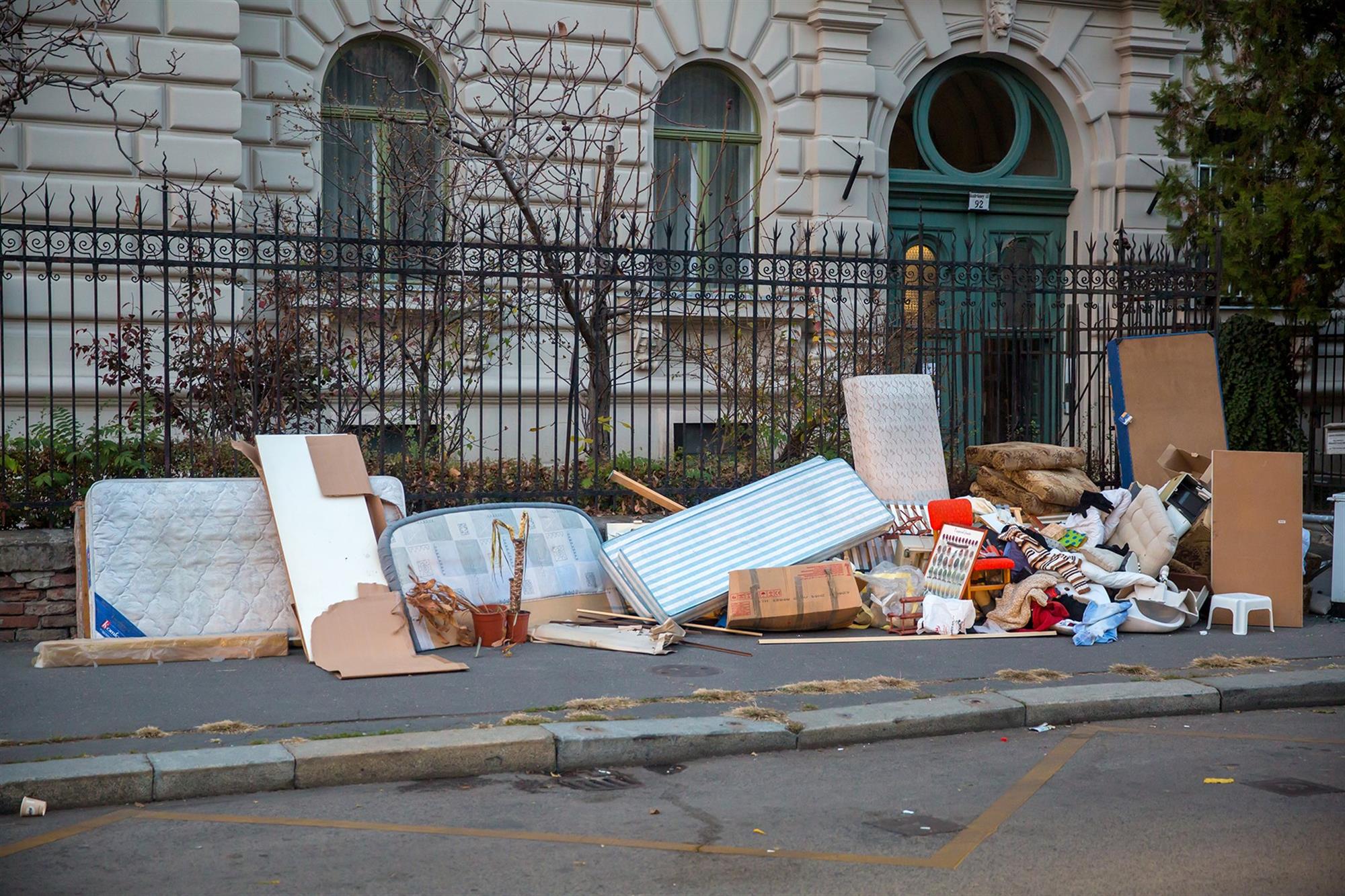 Dispose goods on strata common property Dispose goods on strata common property