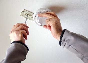 Who maintains smoke alarms in NSW strata units?